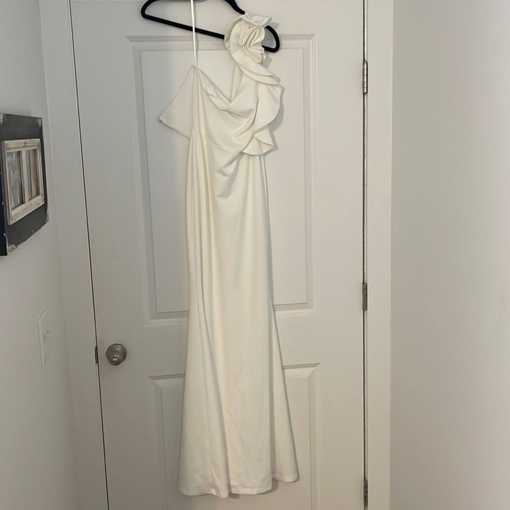 Women’s Windsor white formal dress
